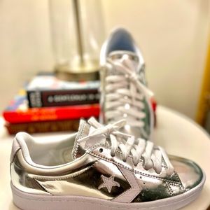 Converse Ox Sneakers-Women’s 7.5, Men’s 6 Mirror Finish-Flawless